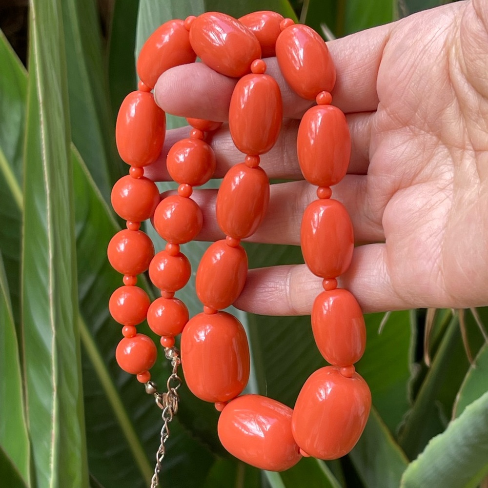 Vintage faux salmon pink coral graduated bead necklace